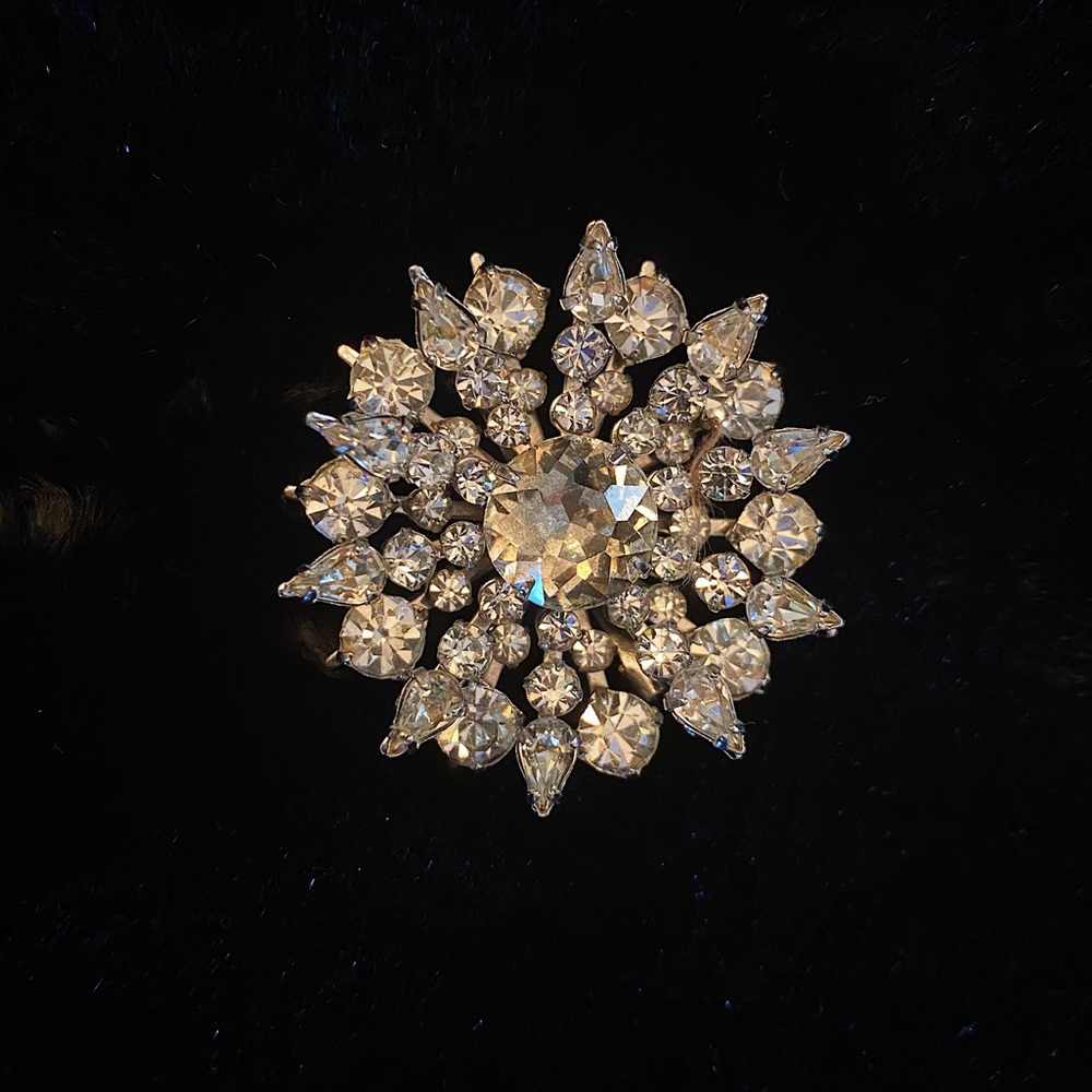 VINTAGE Rhinestone Snowflake Brooch Pin